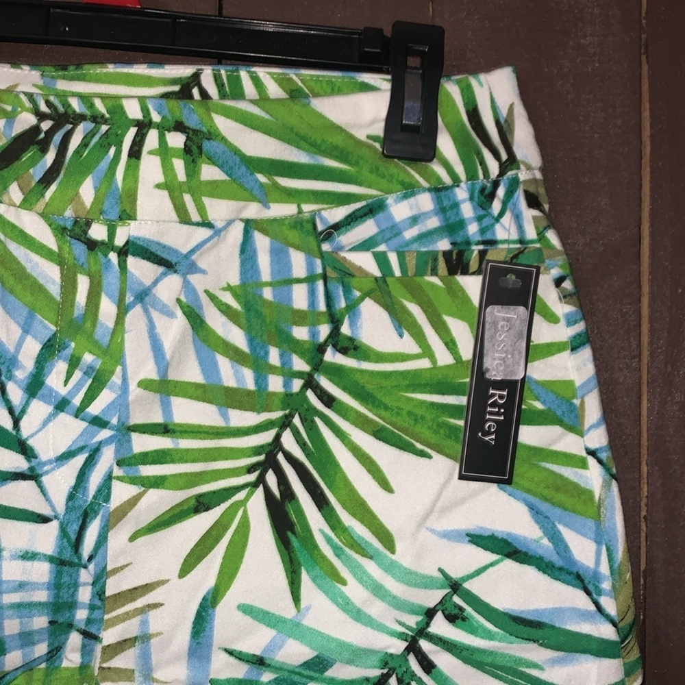 Jessica Riley- woman’s shorts - Picture 2 of 3